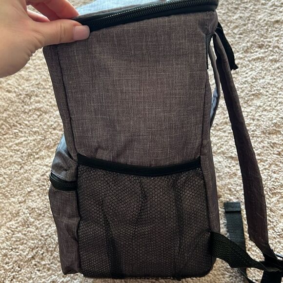 Samsung Insulated Backpack Cooler – Gray, Pre-Owned - Picture 7 of 8